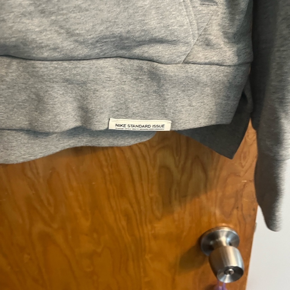 Nike Fly Women's Dri-Fit Gray 3 Pocket Front Hoodie Size Medium - Picture 6 of 11